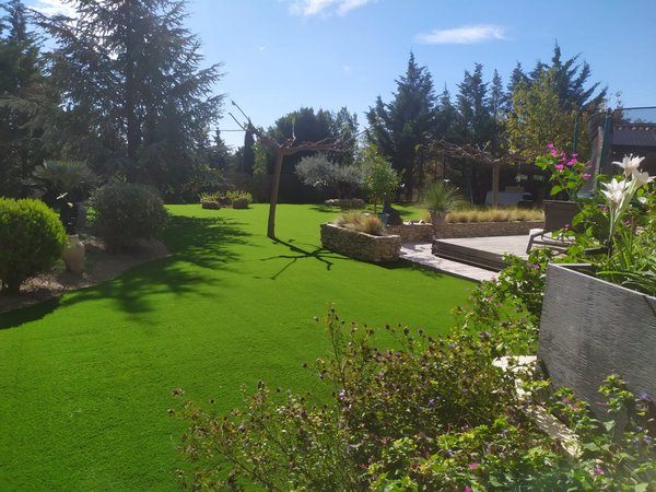 How can you design an accessible garden path for wheelchair users in a UK home?