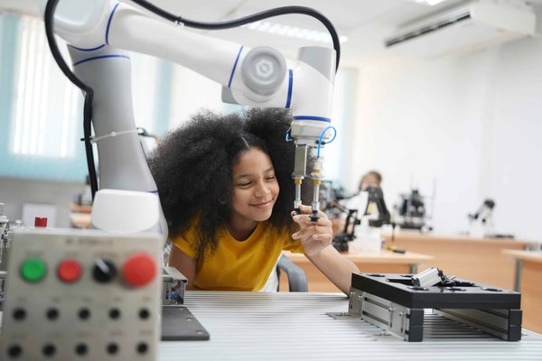 How Are Voice-Command Systems Evolving in In-Car Entertainment?